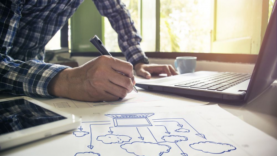 businessman creating diagram with pen and paper