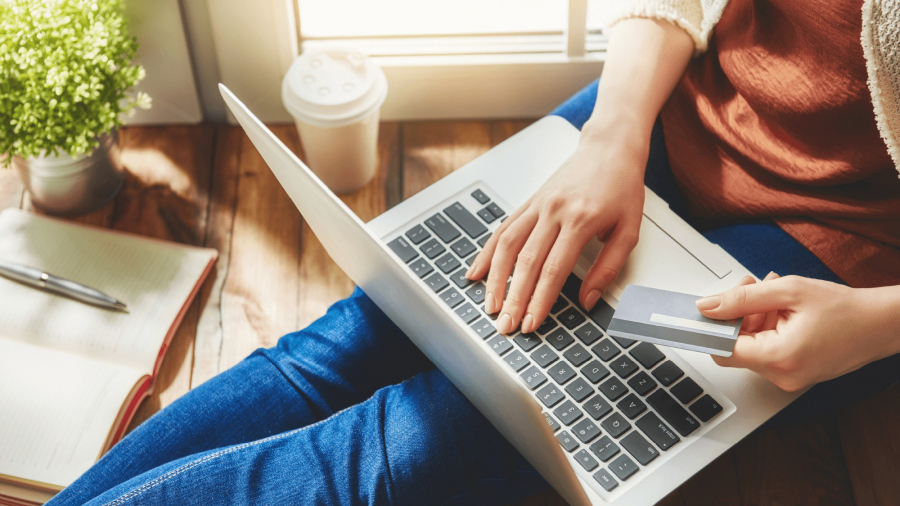 girl shopping online