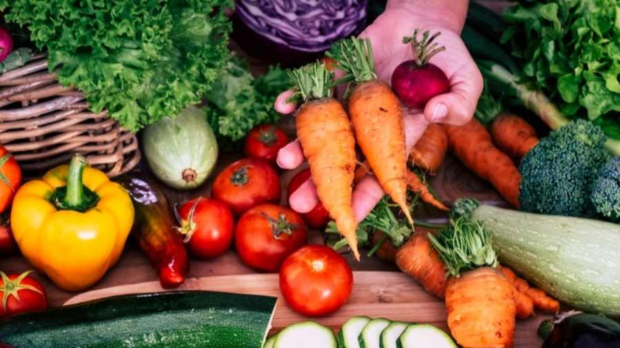 Table,Full,Of,Fresh,Vegetables,Seasonal,And,Farmer,Or,Seller