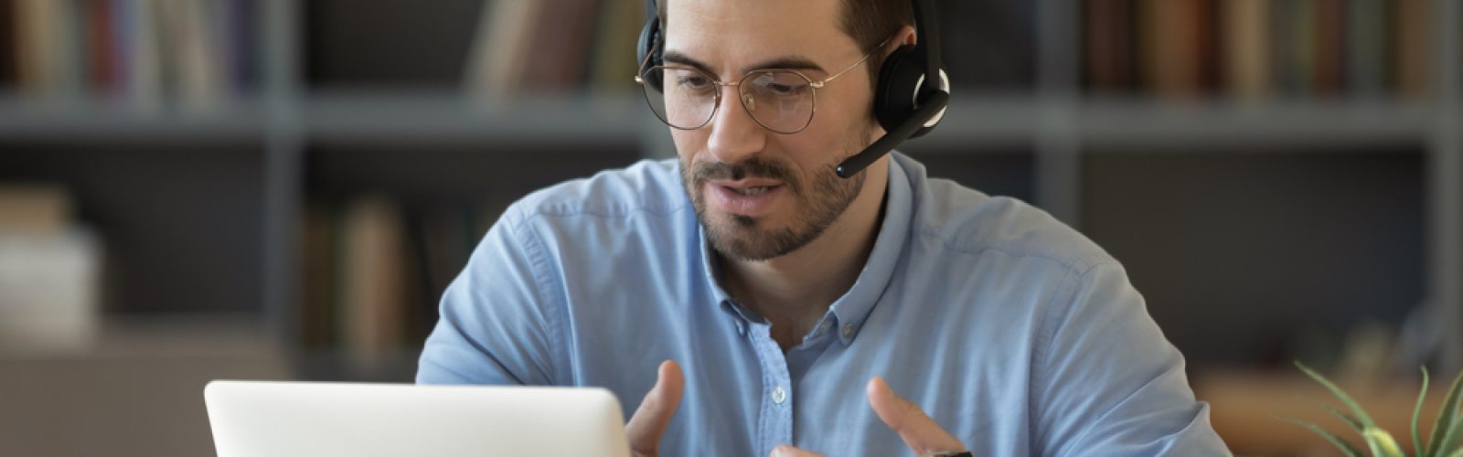 Confident,Man,Teacher,Coach,Wearing,Headset,Speaking,,Holding,Online,Lesson,