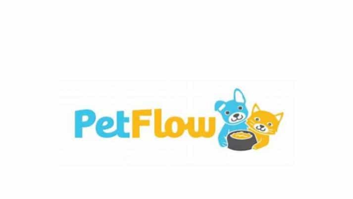 Logo for PetFlow featuring the word PetFlow in blue and yellow, with a cartoon blue dog and yellow cat holding a bowl of pet food together on the right side.